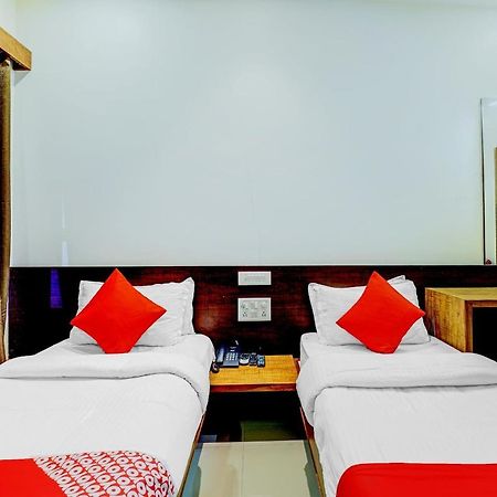 Oyo 77491 Hotel Shreenath Valsad Екстер'єр фото