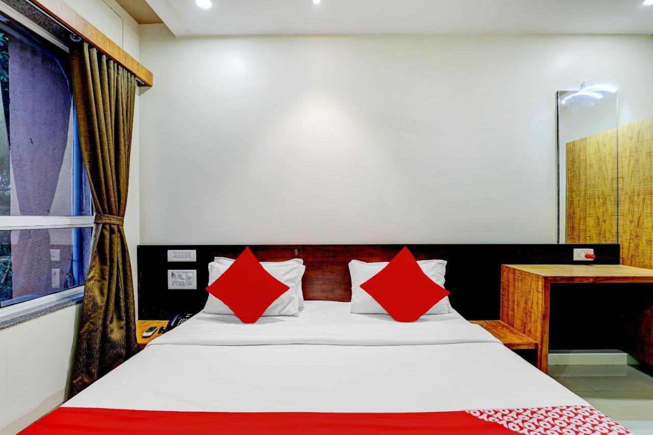 Oyo 77491 Hotel Shreenath Valsad Екстер'єр фото