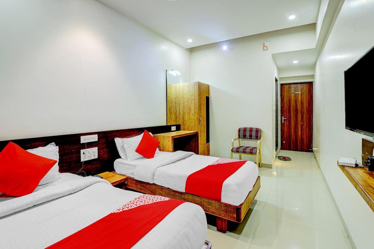 Oyo 77491 Hotel Shreenath Valsad Екстер'єр фото