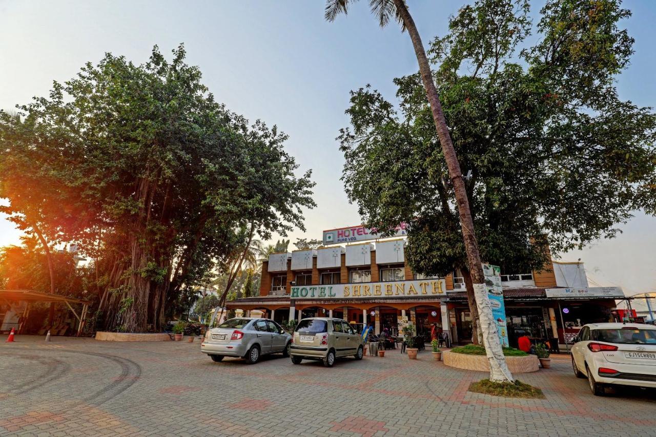 Oyo 77491 Hotel Shreenath Valsad Екстер'єр фото