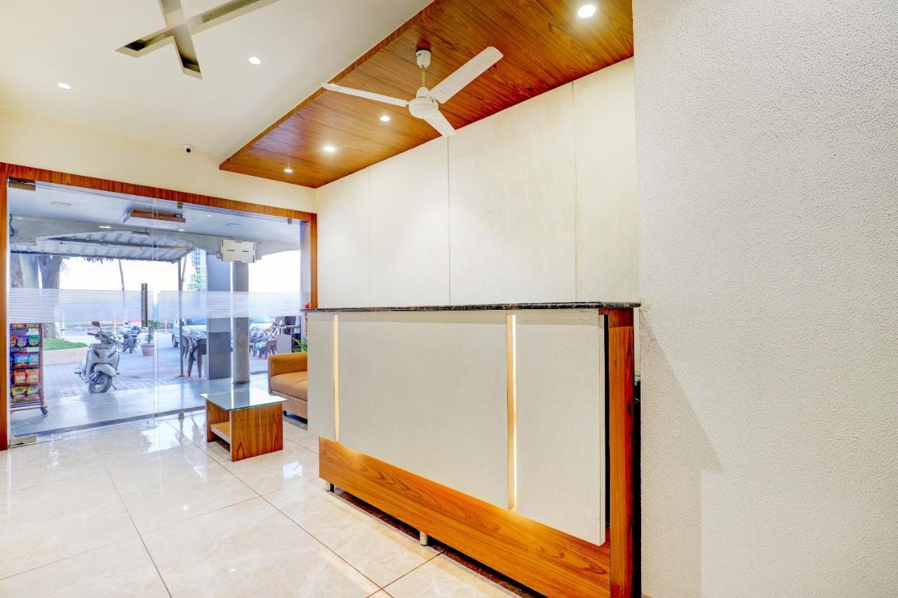 Oyo 77491 Hotel Shreenath Valsad Екстер'єр фото
