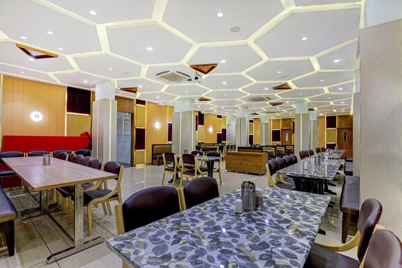 Oyo 77491 Hotel Shreenath Valsad Екстер'єр фото