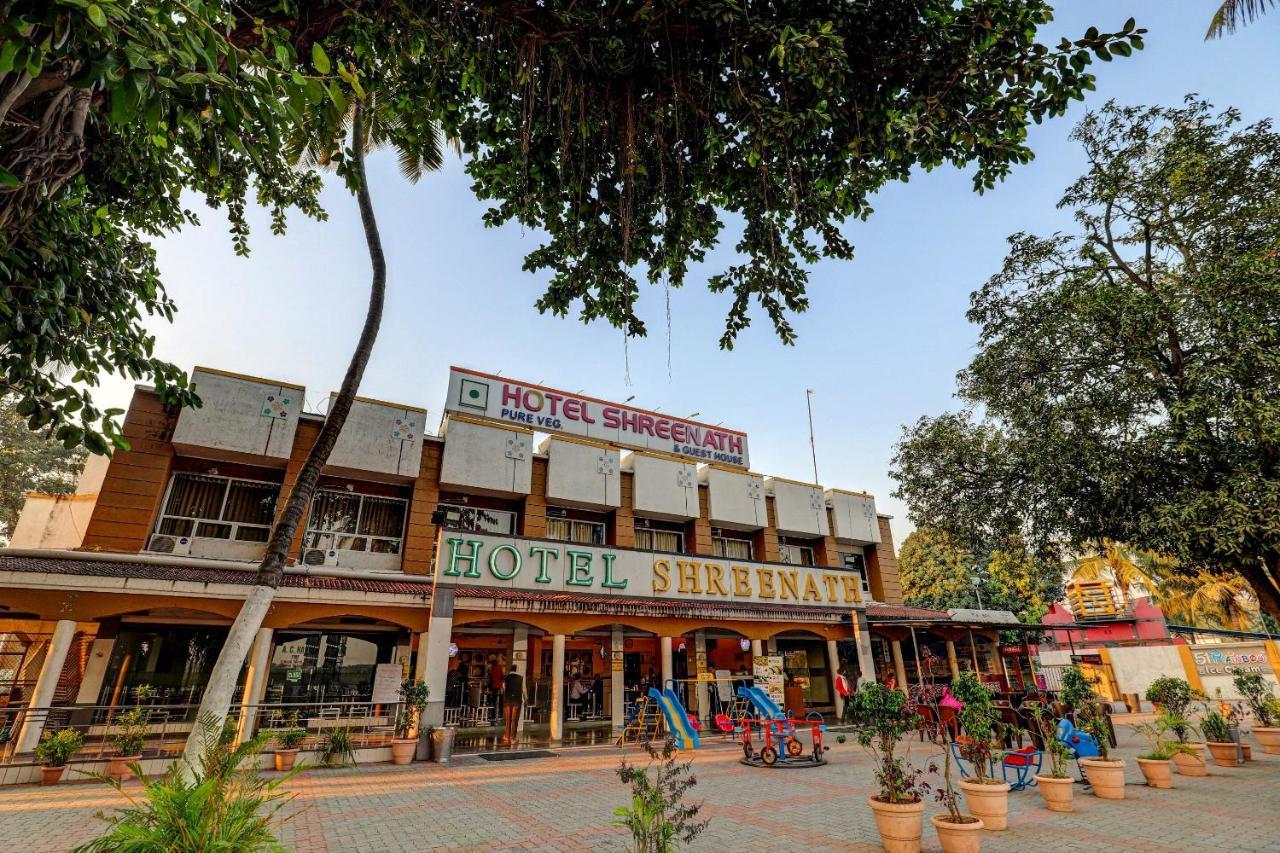 Oyo 77491 Hotel Shreenath Valsad Екстер'єр фото