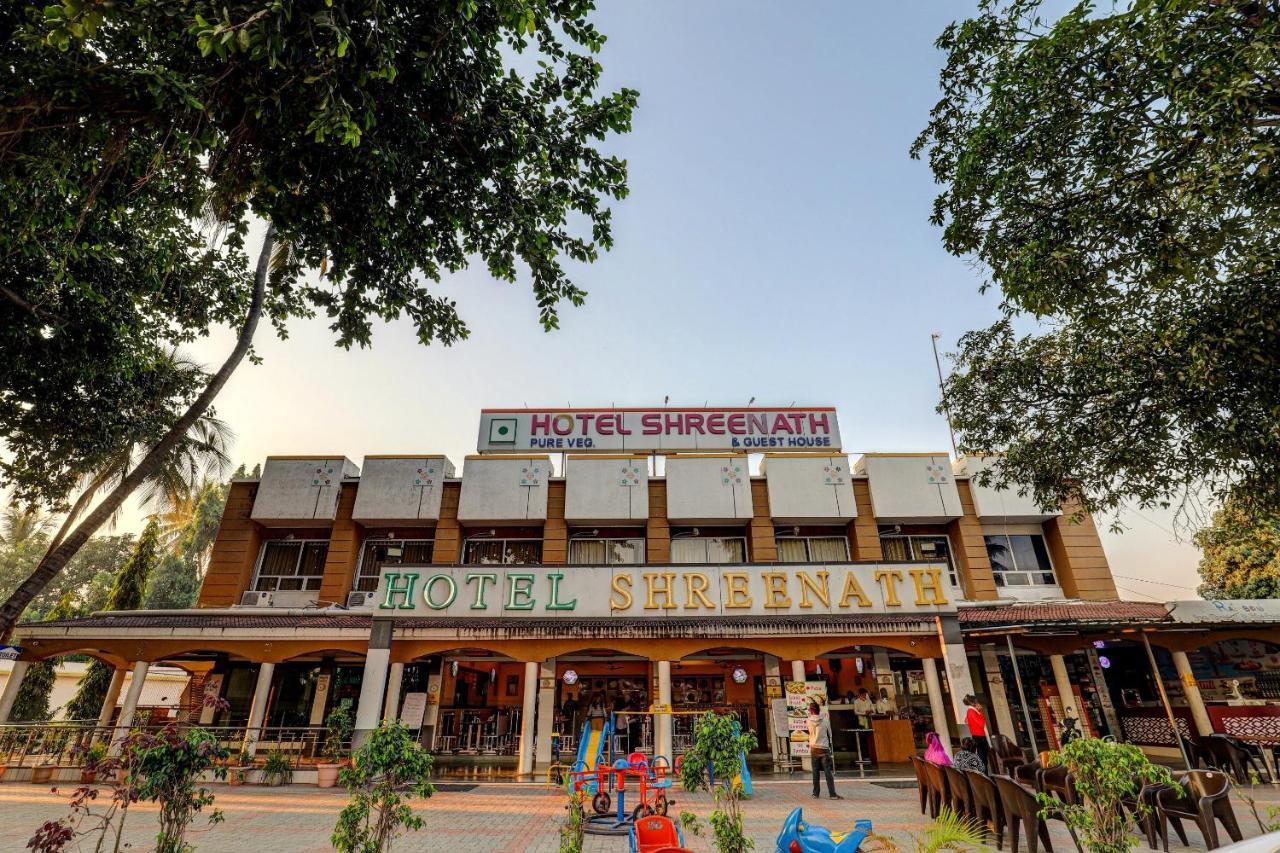 Oyo 77491 Hotel Shreenath Valsad Екстер'єр фото